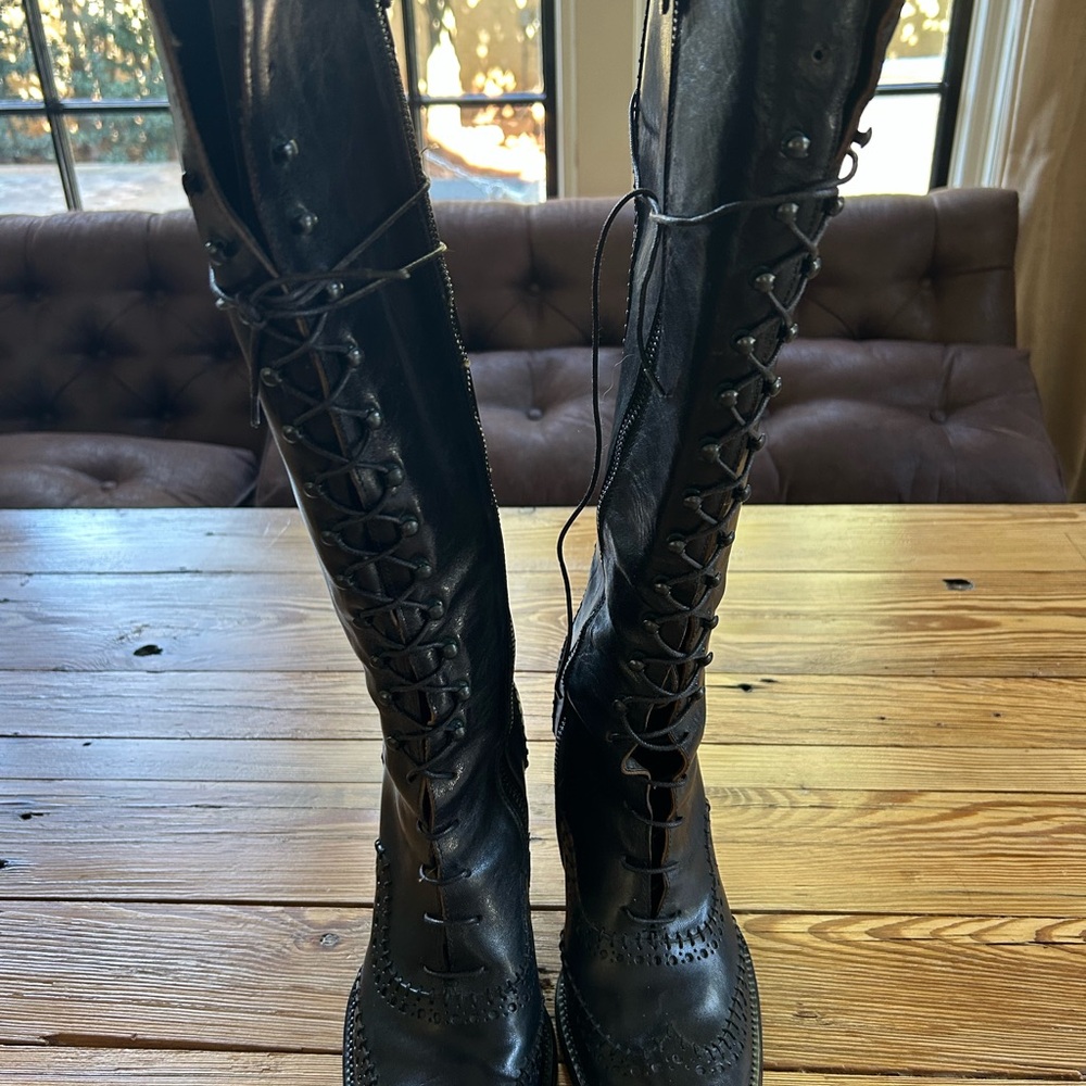 Stunning, vintage Rocco P. Black Lace Up Women's Boots